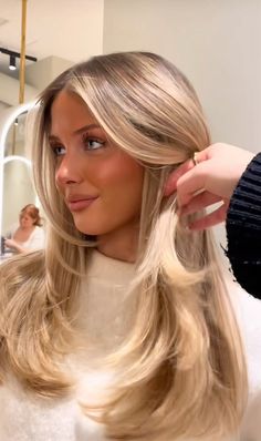 Scandi Blonde Highlights, Swedish Hairline, Scandi Blonde Hair, Scandi Hair, Scandi Blonde, Layers Long Hair, Blonde Light Brown Hair, Blonde Layered Hair