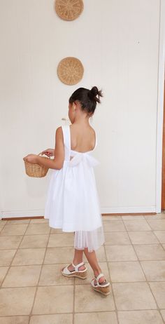 "Sweet and simple dress that is perfect for your flower girls. Featuring a long soft tulle strap at the back that you tie in a bow and gives a sweet classy vibe. The back waist elastic offers a room for growth and for perfect fit. Fully lined bodice and skirt for comfort. The dress is made with 100% natural cotton fabric ( exept of the strap which is made of soft tulle). For jumpsuit version for this dress ❤️ : https://www.etsy.com/listing/1383089335/flower-girl-jumpsuit-flower-girl-dress?click_ Preppy Family, Flower Girl Dress Boho, Boho Flower Girl Dress, Boho Flower Girl, Dress Minimalist, Wedding Flower Girl Dresses, Cute Headbands, Minimalist Dresses, Wedding Flower Girl