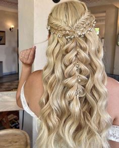 Hoco Queen Hairstyles, Homecoming Hairstyles Long Blonde Hair, Cute Hair For Weddings, Hoco Hairstyles Curled Down, Boho Braid Hairstyles Wedding, Unique Half Up Hairstyles, Med Length Prom Hair Styles, Wedding Shower Hair Hairstyles, Wedding Hairstyles With Hair Vine