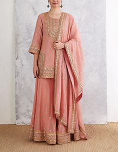 Salmon Sharara Set Nidhi Tholia, Phoenix Wings, Sharara Designs, Salwar Kamiz, Patiala Salwar, Indian Gowns Dresses, Traditional Indian Outfits, Simple Pakistani Dresses, Designer Party Wear Dresses