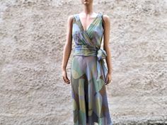 It's a sleeveless body-hugging midi dress to define and enhance the figure. The cut of the skirt is at an angle of 45 degrees and has the greatest stretch of the garment. It's this stretchy, flexible quality that gives bias-cut garments their sensuous dressing. The neckline is V-neck. This vintage abstract silk dress is finished with a belt that ties a bow beautifully. It is a beautiful and elegant design that with the right 100% silk fabric could be used in cocktail, party, evening and festive Elegant Sleeveless Summer Maxi Dress, Elegant Sleeveless Maxi Dress For Summer, Summer Cocktail Dress With Bias Cut, Silk Sleeveless Dress With Bias Cut For Party, Silk Midi Dress With Fitted Bodice And V-neck, Sleeveless Spring Formal Dress, Sleeveless Spring Dress For Formal Occasions, Fitted Chiffon Sundress, Sleeveless Dresses For Spring Formal