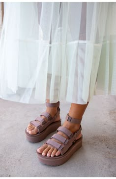 This sporty gladiator sandal revamp is boosted by a chunky platform sole, hook-and-loop closures and a removable ankle strap for added versatility. 1 3/4" platform Textile and leather upper and lining/rubber sole Imported Teva Mevia Flatform Outfit, Teva Sandals Dress Outfit, Uggs Sandals Outfit, Cute Comfy Sandals, Platform Tevas Outfit, Casual Outfits With Sandals, Women’s Sandals, Summer Sandals 2024, Sandals 2024 Trends