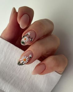 Kutek Disney, Cute Spring Nails, Daisy Nails, Smink Inspiration, Summery Nails, Casual Nails, Almond Nails Designs, Nails Spring