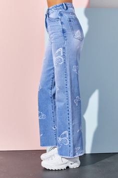 Our hearts are a flutter with these fun jeans! Butterfly Print Jeans Wide Leg High Waisted Raw Edge Hem Cotton Color - Medium Wash Heart Printed Jeans, Jeans Bottom Design, Pants With Butterflies, Heart Patch Jeans, Jeans With Drawings On Them, Bleach Pattern Jeans, Butterfly Outfit Ideas, Butterfly Pants Outfit, Butterfly Jeans Outfit