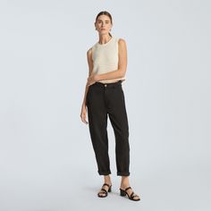 The Relaxed Chino Black – Everlane Utility Barrel Pant, Lyocell Fabric, Drape Pants, Wide Leg Cropped Pants, Pleated Pants, Wool Pants, Work Attire, Cotton Pants, Chinos Pants