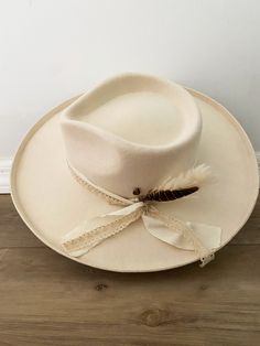 The Layla is a neutral queen. A white, wide brimmed felt hat with florals burned under the brim. She has a simple white ribbon band layered with crochet detailing, a white dried floral sprig and a feather to top it off.  Stiff flat brim, western style felt hat. High quality Shyanne wool felt hat. Standard hat size 7 1/4 White Felt Hat, Neutral Flats, Cowboy Hat Bands, Hat Bar, Hat Inspiration, Hand Burn, Flat Brim Hat, Hat Bands, Bridal Hat