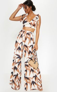 Belize Fashion, Tropical Wear, Travel Belize, Vietnam Clothes, Women Fashion Edgy, Moda Chic, Printed Wide Leg Pants, Looks Chic, Co Ords