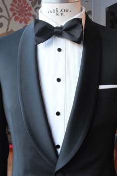 Tuxedo Ideas, Wedding Suits Men Black, Groom Suit Black, Designer Tuxedo, Men Tuxedo, Mens Suit Style, Formal Attire For Men, Grey Suit Men, Mens Dress Outfits