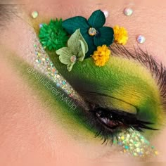 Artistic Makeup Mother Nature Makeup Looks, Flower Elf Makeup, Tree Face Painting, Mother Earth Makeup, Earth Day Makeup, Woodland Makeup, Mother Nature Costume Makeup, Mother Nature Makeup, Elven Makeup