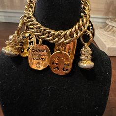 Rare Authentic Vintage Chanel Cc Logo Gold 31 Rue Cambon Charm Bracelet, Good Vintage Condition, 7 Charms, 7.5 Inches Long 24k Gold Plated , Comes With Chanel Box Chanel Jewelry Aesthetic, 31 Rue Cambon, Chefs Kiss, Chanel Box, Women Scarf, Chanel Jewelry, Jewel Box, Cc Logo, Vintage Bracelets