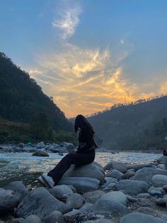 River Photography Ideas, Travel Pic Poses, Rishikesh Asthetic Photos, Manali Asthetic Picture, Trip Asthetic Picture, Poses Near River, Back Asthetic Picture, River Asthetic Picture, Asthetic Pics Girly