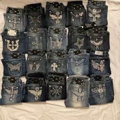 Thrifty Clothes, Ally Core, Tvd Clothes, Blame Canada, Custom Jeans Diy, Jean Pocket Designs, Miss Mes, Mcbling Fashion, Pastel Goth Outfits