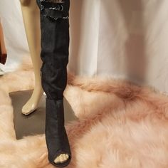 Distress Jeans Over The Knee Heels .New Casual Fitted Heels For Night Out, Edgy Fitted Heels For Spring, Denim Knee High Boots, Long Brown Boots, Knee Heels, Above Knee Boots, Distress Jeans, Square Toe Cowboy Boots, Navy Boots