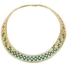 Elaborate 18kt Yellow Gold Necklace, highly polished, with alternating Emeralds & Diamonds interwoven into a complex & colorful Tapestry. 99 square cut clean & white Diamonds weighing approximately a total of 7cts framing alternating Emerald & Gold sections. The center section is set with 56 emerald c ut Emeralds - totaling 11.4 carats. Magnificent Jewels, Jewlery Necklace, Tiaras Jewellery, Retro Cocktail, Woven Necklace, Jewellery Indian, Gold Statement Necklace, Unusual Jewelry, Luxury Jewellery