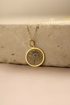 Gold Daisy Flower Pendant - Daisy Gold Necklace ● Material of pendant: Solid Gold 14k ( REAL GOLD ) ● Metal Stamp: 14k ( REAL GOLD ) ● The pendant is available in 5 sizes: - 12,7 mm / 0.5 inches (Diameter) - 14,0 mm / 0,55 inches ( Diameter ) In the photos - 15,3 mm / 0.6 inches ( Diameter ) - 16,5 mm / 0,65 inches ( Diameter ) - 19,1 mm / 0,75 inches ( Diameter ) ( In the photos the size is 14mm / 0.55 inches Diameter ) ( Jump Ring inner diameter: 4 mm ) ● Material of chain: Solid gold 14k ( RE Gold Flower Necklace In 14k Gold, Silver 14k Gold Birth Flower Necklace, 14k Gold Silver Necklace With Birth Flower, Gold Flower Charm Pendant Necklace, Dainty Round Necklace With Flower Charm, Gold Pendant Flower Necklace With Flower Charm, Gold Pendant Necklace With Flower Charm, Silver Gold-plated Necklace With Flower Charm, Yellow Gold Birth Flower Round Pendant Necklace