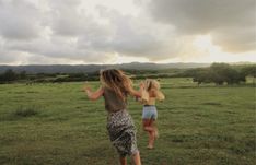 Friends Exploring Aesthetic, Friend Adventures Aesthetic, Friends In A Field Aesthetic, Feeling Free Aesthetic, Free Woman Aesthetic, Granola Friends, Granola Friends Aesthetic, Scrolling Through Pinterest, Granola Girl