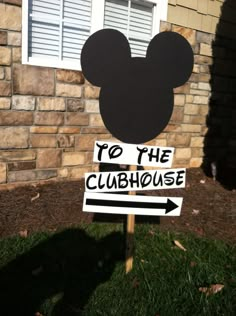 a mickey mouse sign that says to the clubhouse