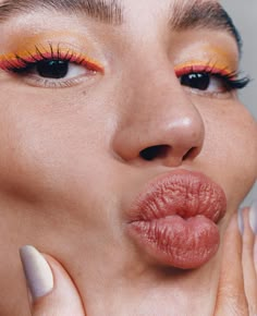 Orange And Pink Eyeliner, Pink And Orange Eye Makeup, Pink And Orange Makeup, Glossier Eyeliner, Makeup Bibir, Western Makeup, Sunset Fashion, Diy Lip Scrub, Sunset Makeup