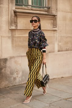 Basic Fashion, Chique Outfits, Mixed Prints, Street Style Trends, Couture Week, Street Style Inspiration, Fashion Week Street Style