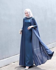 Dress Gaun Bridesmaids Hijab di Instagram "Inspire... - #Bridesmaids #di #dress #Gaun #hijab #Inspire #Instagram Gaun Bridesmaid Hijab, Bridesmaids Hijab, Hijab Gown, Kebaya Modern Dress, Hijab Dress Party, Muslimah Wedding Dress, Stile Hijab, Dress Pesta, Kebaya Muslim