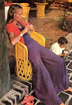 Women & Teen Fashions 1972: Defining the Seventies Style - Flashbak 70s Mode, Looks Hippie, Fashion Through The Decades, Vintage Editorials, Seventies Style, 70’s Style, Estilo Hippy