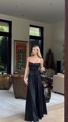 Black Satin Dresses Long, Black Prom Dress Satin, Black Formal Prom Dress, Nice Dinner Dresses, Formal Long Black Dress, Black Formal Dress Elegant, Black Prom Dress Ideas Couples, Black Prom Dress Pictures, Black Prom Dresses 2024