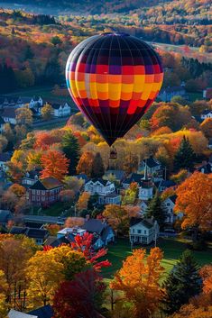 Quaint Stowe, Vermont. Montpelier Vermont, Autumn Images, Lake Placid, Fall 24, Relax And Unwind, Cultural Experience, Coastal Towns, The Boutique