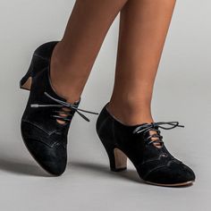 American Duchess: PRE-ORDER Karolina Women's Retro Oxfords (Black) American Duchess Shoes, Asoiaf Fashion, Ribbon Shoe Laces, Art Deco Shoes, American Duchess, Dr Shoes, Oxford Brogues, Shoes Party, Leather Cuts