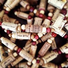 DIY Christmas Tree Garlands | TheProjectPile.com Wine Cork Garland, Cork Garland, Wine Cork Art, Cork Ideas, Cork Projects, Wine Bottle Corks