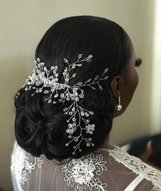 Haïr Style For Medium Hair, Low Bun Natural Hair, Classy Low Bun, Wedding African American, Hairstyles Kenya, Bun Natural Hair, Medium Hair Wedding, Low Bun Wedding Hair