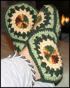 two crocheted slippers are sitting on a table