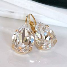 "These gorgeous earrings display dazzling Swarovski clear crystal teardrops are set in gold-plated bezels on gold lever back earrings.  Perfect for that special occasion!  These earrings also come in a smaller size. Below is the link: https://www.etsy.com/listing/546010172/swarovski-clear-crystal-teardrops-set-in?click_key=eef914f56d4f151bb0a1ab28c706eff67d7864a8%3A546010172&click_sum=71848a15&ref=shop_home_feat_3&frs=1 * Swarovski Crystal Clear Teardrops- 1/2x3/4\"(13x18mm) * Gold-Plated Bezels and Earrings * Length- 1 1/4\"(31mm) * Nickel Free These earrings come in a jewelry bag and gift box." Teardrop Earrings Gold, Swarovski Crystal Drop Earrings, Clear Crystal Earrings, Crystal Teardrop Earrings, Cheap Earrings, Crystal Bridal Earrings, Teardrop Dangle Earrings, Wedding Jewelry Earrings, Cheap Jewelry