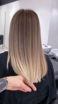 New Hair Ideas, Dark Roots Blonde Hair, Light Blonde Hair, Color Highlights, Tips Hair, Makeup Hairstyle, Hair Color Highlights, Hair Color And Cut, Dark Roots