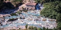 Ambienti tranquilli e raffinati, tra panorami spettacolari, percorsi benessere personalizzati e trattamenti qualificati. Questo e altro ancora nelle splendide spa che si trovano in ToscanaLa Toscana è amata da tutti i turisti del mondo per il suo patrimonio artistico, architettonico e culturale, per le sue colline, la buona tavola e i caratteristici borghi medievali. Tra le sue eccellenze rientrano anche gli stabilimenti termali, ricchi di acque benefiche per vari disturbi,  SPA di alto livel...