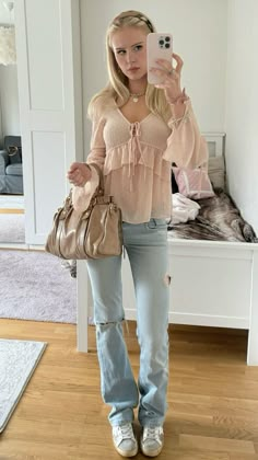 Real Stockholm Style Outfits, Innocent Outfit Aesthetic, Pink Flare Jeans Outfit, Fleurholme Style, Pink Stockholm Style, Chic Jeans Outfit Classy, Real Stockholm Style, Mesh Top Y2k, Shabby Chic Outfits