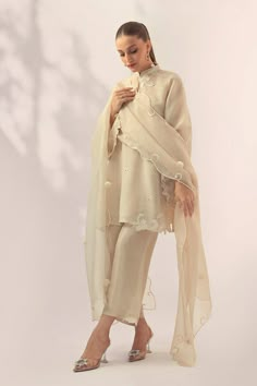 Sania Maskatiya, Yellow Kurta, Short Kurta, Desi Outfits, Dress Design Patterns, Sleeves Designs For Dresses, Simple Pakistani Dresses, Boutique Dress Designs, Organza Dupatta