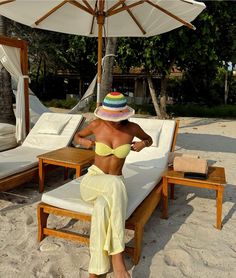 Beach Cabana Pictures, Beach Aesthetic Pics, Swimsuit Poses Ideas, Vacation Inspo Pics, Outfit Photoshoot, Tropical Outfit, Rock Aesthetic, Vacation Photo, Vacay Outfits