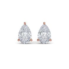 Estos aretes de diamantes con forma de pera son un ingenioso ejemplo de simplicidad informal. Cada pendiente destaca un diamante en forma de gota en un tono brillante, lo que le da un aspecto puro y atemporal. Pear-shaped Diamond Earrings For Formal Events, Gia Certified Pear-shaped Diamond Earrings, Timeless Pear-shaped Diamond Earrings In White Gold, Gia Certified Diamond White Teardrop Earrings, Elegant Gia Certified Teardrop Diamond Earrings, White Pear-shaped Diamond Earrings With Brilliant Cut, Luxury Gia Certified Pear-shaped Diamond Earrings, White Pear-shaped Brilliant Cut Diamond Earrings, White Brilliant Cut Pear Shaped Diamond Earrings