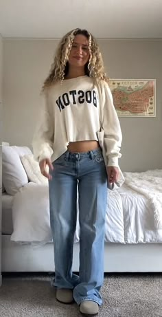 Laid Out Outfits Aesthetic, Outfit Inspo School Casual, Carhartt Pants Outfits Women, Casual Breakfast Outfit, Casual Birthday Outfit Ideas, Casual Party Outfit Winter, Basic Fits For School, Finals Week Outfit, Not Basic Outfits