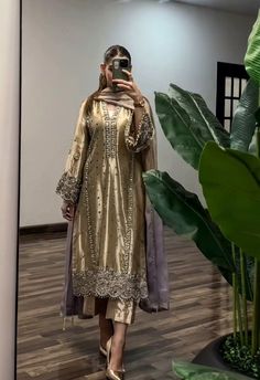 Winter Shaadi Outfit, Golden Pakistani Dress Party Wear, Gold Tissue Suit, Silk Fancy Dress, Wedding Pakistani Suits, Pakistani Suits Bridal, Bridal Sharara Designs For Wedding, Pakistani Shaadi Outfit, Trendy Pakistani Suits