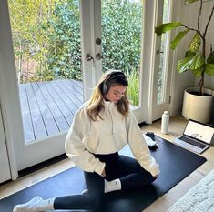 Yoga Girl Outfit, Winter Workout Aesthetic, Winter Pilates Outfit, Yoga Outfit Aesthetic, Pilates Outfits, Estilo Fitness, Clean Girl Aesthetic, Gym Fits