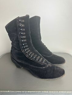 These Victorian Era velvet boots are in excellent vintage condition. All buttons are intact. There are two small repairs at the base of the buttons.  These shoes fit between a 6-7 women's shoe. They are quite narrow and tapered at the end. Please see photos for condition and measurements. Victorian Womens Boots, Ancient Magic, Victorian Boots, Bullet Bra, Historical Dress, Velvet Boots, Hogwarts Legacy, Alexandria Va, Historical Dresses