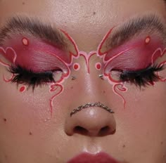 Crazy Makeup Looks Creative, Crazy Makeup Art, Makeup Ideas Crazy, Maximalist Makeup, Makeup Coachella, Nose Chain, Cute Eye Makeup