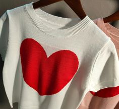 White Knitted Heart Cropped T-Shirt | Onda - Everglow Pink