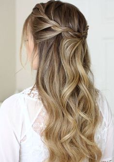 Half up half down hairstyles will never go out of style. They're one of the most popular hairstyles amongst brides, and also the most practical. They offer the best of both worlds - soft and romantic curls and a polished glamour that comes with an updo. #cutehairstyle #hairstyleideas #easyhairstyle Rope Braided Hairstyle, Bridesmaid Hair Half Up, Rope Braid, Homecoming Hair Down, Box Braid, Haircut Styles