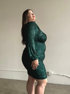 The Plus Size Sparkly Sequin Bodycon Mini Dress is an alluring must-have for your wardrobe! Because it's made out of a dazzling fabric covered in glittery sequins, you're sure to stand out in this dress. Sultry and fun, this feminine piece is sure to turn heads and make a statement! This dress features long sleeves, a padded bust, a zipper down the back, elastic hems, and sequins all over. The material is a stretchy, glittery material. It is made out of 95% Polyester and 5% Spandex. Imported. Ha Plus Size Fashion For Women With Belly, Vintage Rv, Plus Size Mini Dresses, Queen Size Bed, Plus Size Fashion For Women, Famous Fashion, Cute Skirts, Full Figured, Dream Clothes