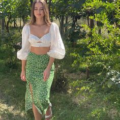 Zara Gren Floral Midi Skirt. Chic Cropped White Skirt, White Fitted Cropped Skirt, White Long Skirt For Garden Party, Chic White Maxi Skirt For Garden Party, Spring Vacation Fitted Mini Skirt, Chic White Skirt For Garden Party, Casual White Skirt For Garden Party, Fitted Feminine Maxi Skirt For Summer, Fitted High Waist Skirt For Brunch