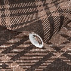 a brown and white checkered wallpaper pattern