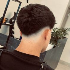 Low Fade Quiff, Fade Types, Crop Fade, Top Fade Haircut, Taper Fade Short Hair, Men Hair Cuts, Fade Haircut Curly Hair, Popular Mens Haircuts, Fade Haircuts For Men