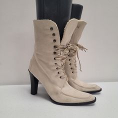 Great Pre-Owned Condition (See Pics For Details) Features: Style Profile: Retro, Cold Weather, Fall Flaws: Wear On Outsoles, Heels, A Few Scuffs On Suede Upper, Tear In The Tongue On Shaft Of Boot Please See Photos For Measurements (In Inches). We Are Happy To Answer Your Questions! Size: 8 Super Fast Shipping: We Ship Out The Next Business Day! Winter Almond Toe Lace-up Boots, Elegant Leather Lace-up Boots For Winter, Luxury Suede Boots For Winter, Winter Lace-up Boots With Almond Toe, Formal Fitted Lace-up Winter Boots, Winter Suede Lace-up Boots With Pointed Toe, Winter Lace-up Boots With Leather Sole And Pointed Toe, Formal Winter Lace-up Boots With Reinforced Heel, Designer Heeled Boots With Pointed Toe For Winter